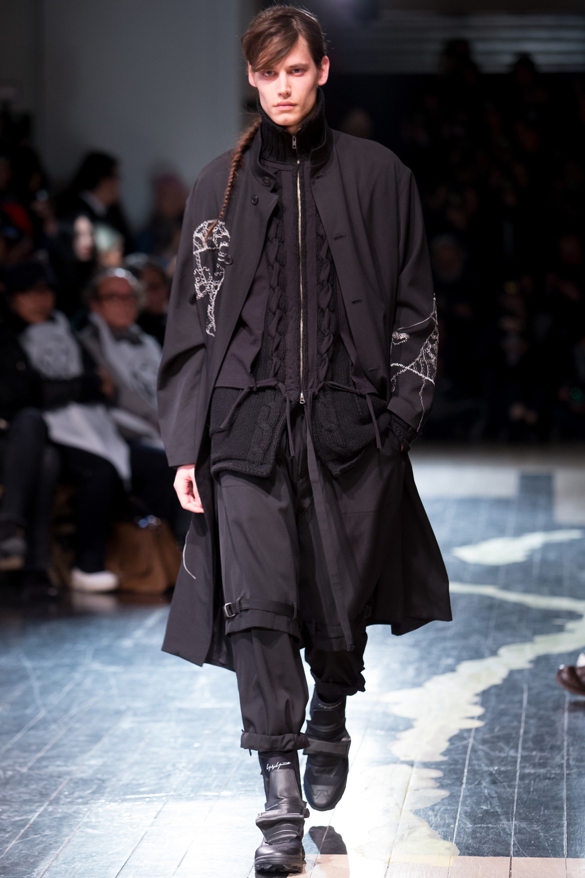 Yohji Yamamoto 2016秋冬系列 巴黎男装周的暗黑美学与解构艺术